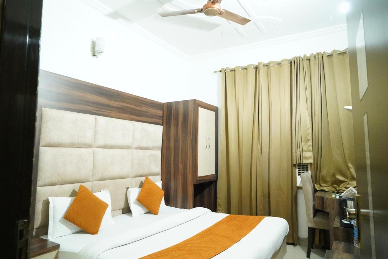 Hotel Malhotra Inn 50 Meter From Golden Temple Amritsar Exterior foto