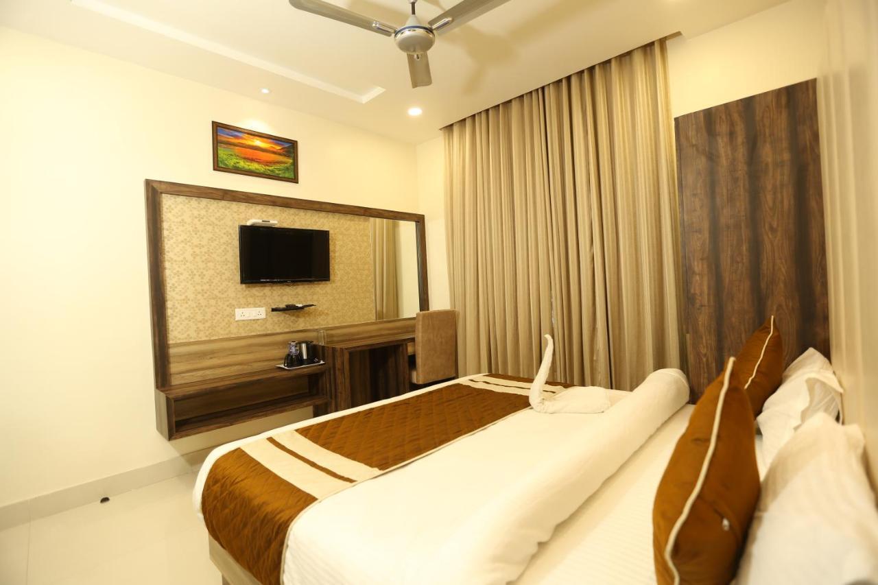 Hotel Malhotra Inn 50 Meter From Golden Temple Amritsar Exterior foto