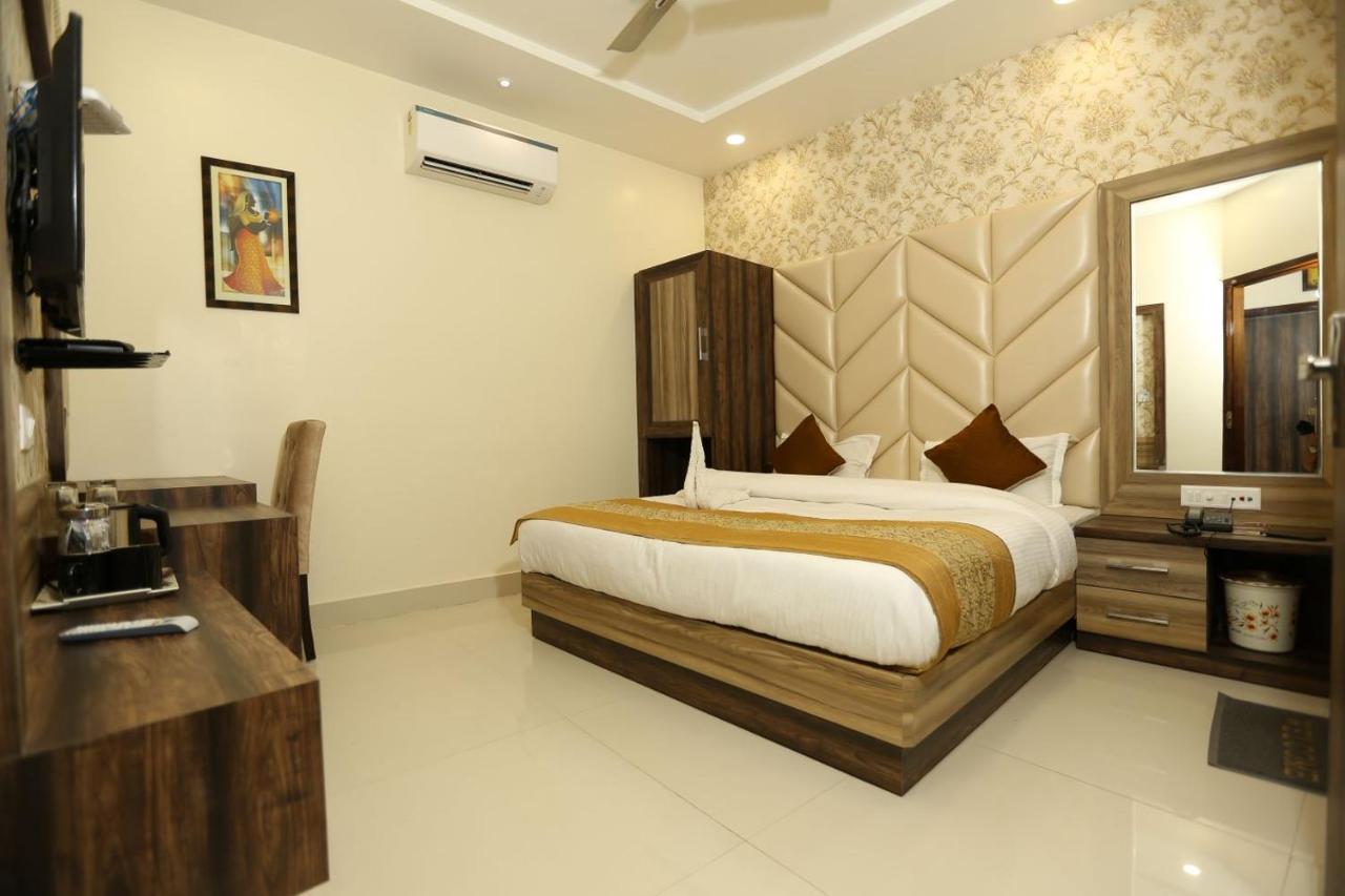 Hotel Malhotra Inn 50 Meter From Golden Temple Amritsar Exterior foto